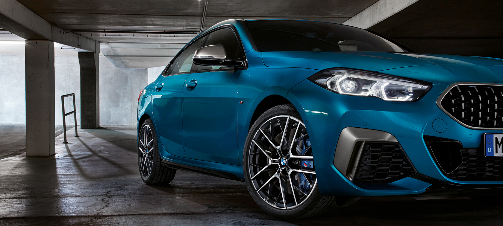 BMW 2-sarjan Gran Coupé, 3/4-näkymä keulasta BMW 2-sarjan Gran Coupé metalliväri Snapper Rocks Blue F44, 3/4-näkymä keulasta