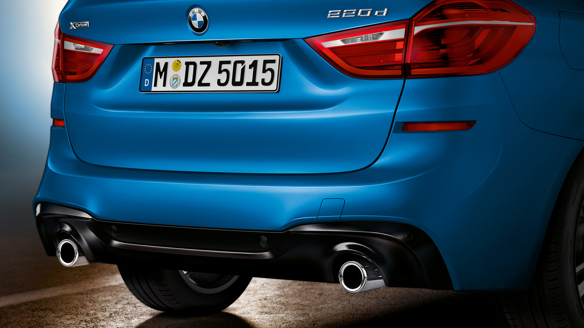 Peräosa, BMW 2-SARJAN Gran Tourer Peräosa, BMW 2-SARJAN Gran Tourer F46 Facelift 2018 metalliväri Estoril Blue, lähikuva perästä