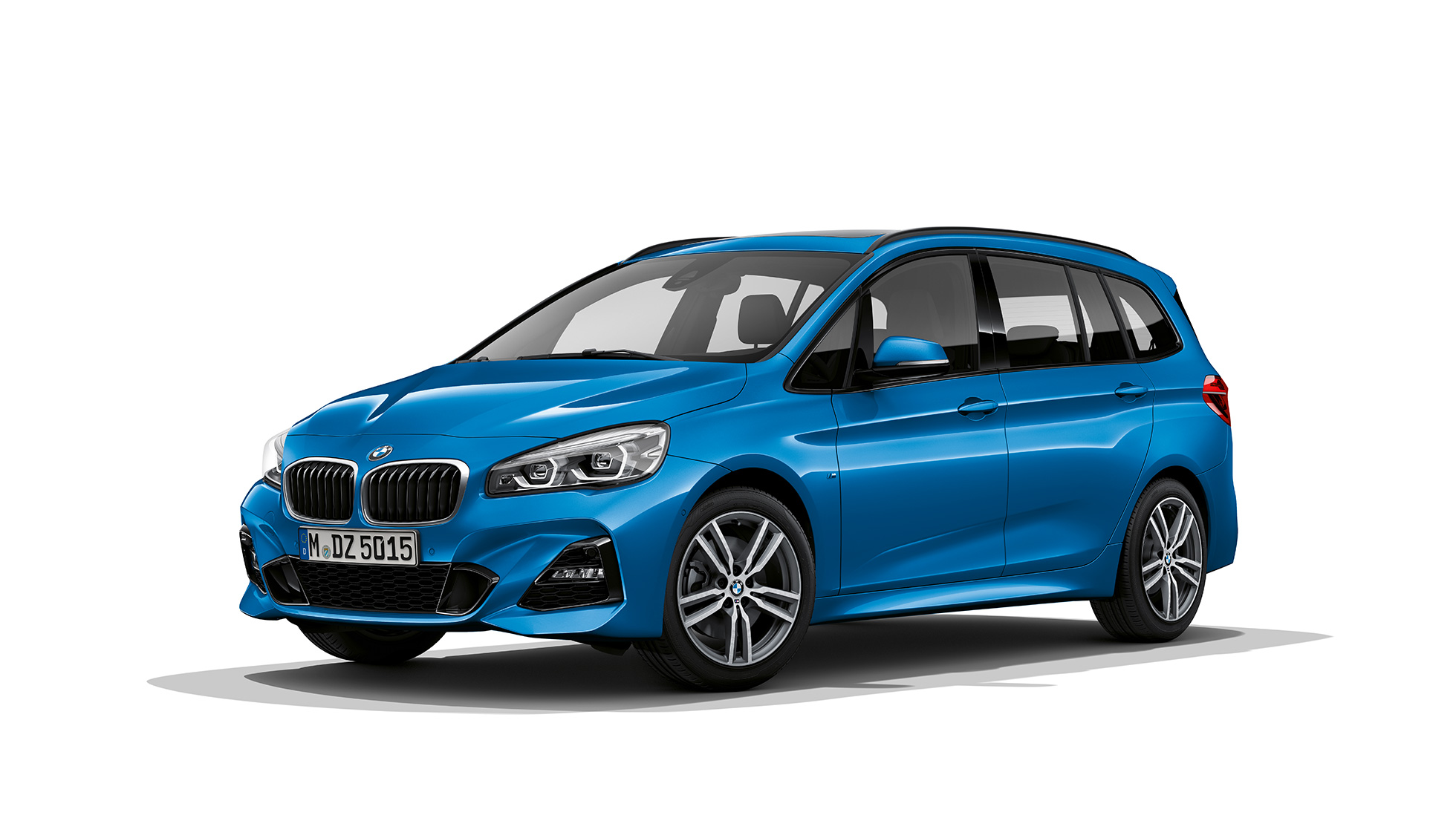 Kolmen neljäsosan näkymä keulasta, BMW 2-SARJAN Gran Tourer Business M Sport BMW 2-SARJAN Gran Tourer 220d xDrive Business M Sport F46 Facelift 2018 metalliväri Estoril Blue, kolmen neljäsosan näkymä keulasta