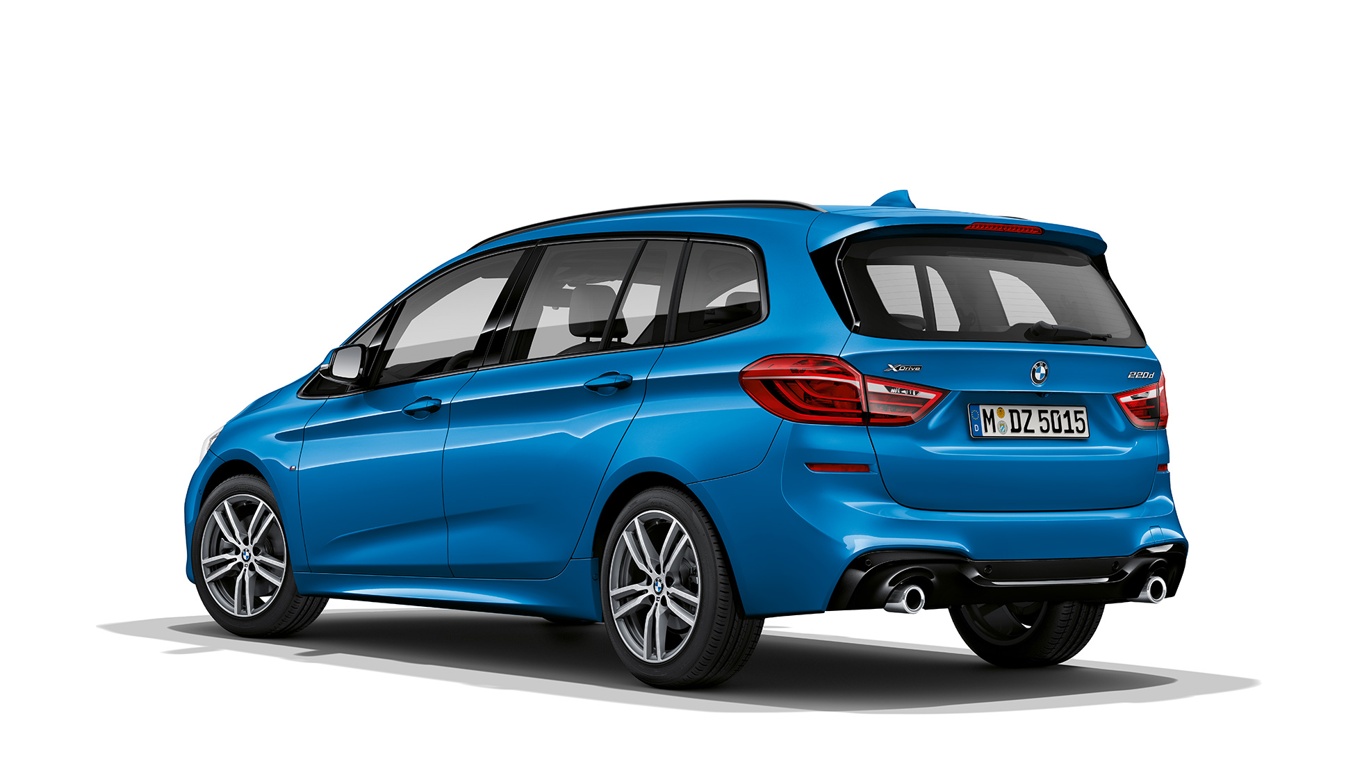 Kolmen neljäsosan näkymä perästä, BMW 2-SARJAN Gran Tourer Business M Sport BMW 2-SARJAN Gran Tourer 220d xDrive Business M Sport F46 Facelift 2018 metalliväri Estoril Blue, kolmen neljäsosan näkymä perästä