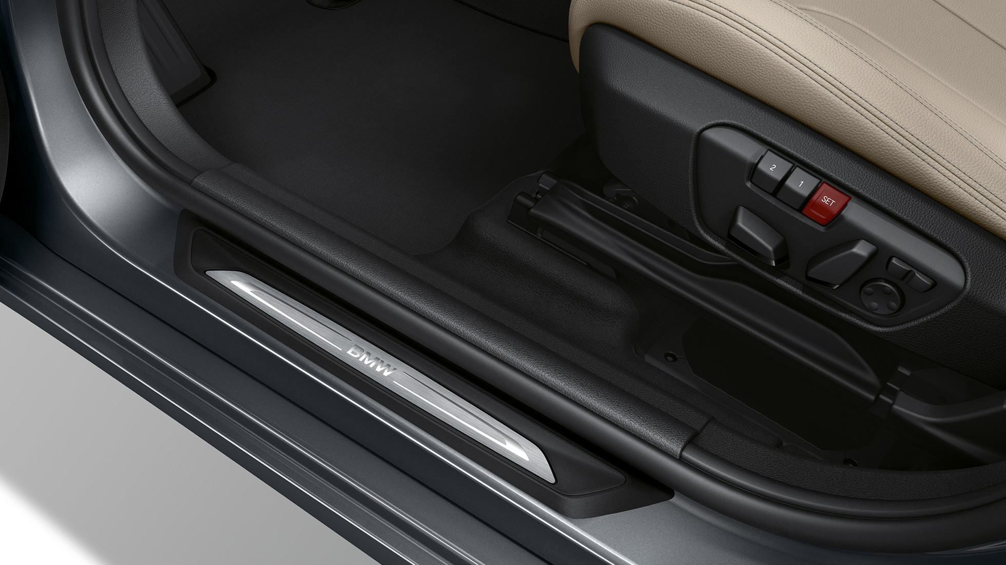 Kynnyslistat, BMW 2-SARJAN Gran Tourer Business Sport Kynnyslistat, BMW 2-SARJAN Gran Tourer 220d Business Sport F46 2018 metalliväri Mineral Grey, lähikuva