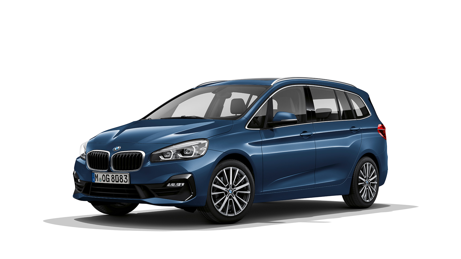 Kolmen neljäsosan näkymä keulasta, BMW 2-SARJAN Gran Tourer Business-varustelu BMW 2-SARJAN Gran Tourer 218i Business-varustelu F46 Facelift 2018 metalliväri Mediterranean Blue, kolmen neljäsosan näkymä keulasta