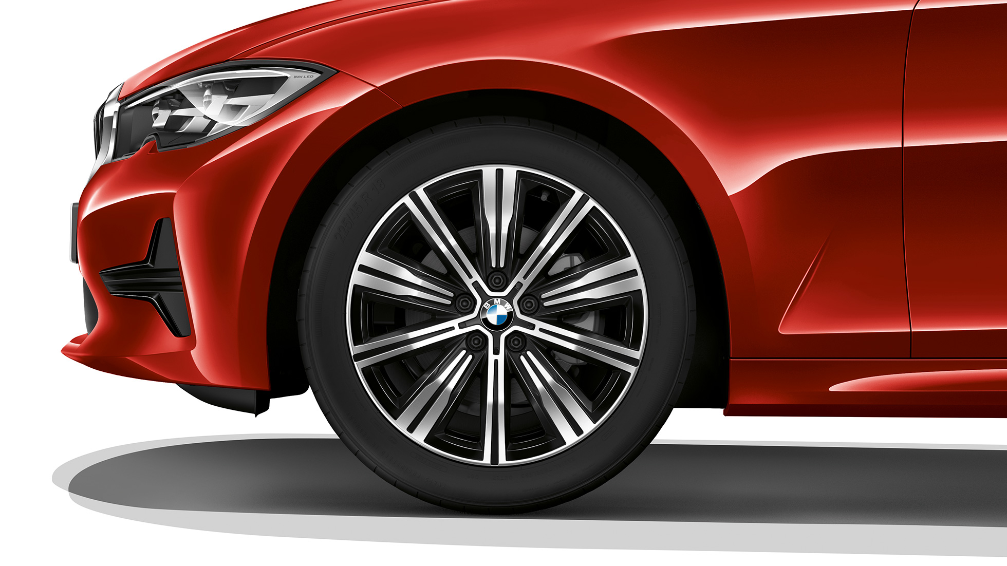 BMW 3-sarjan Sedan, Business-varustellun auton kevytmetallivanne. Lähikuva Business-varustellun BMW 3-sarjan Sedanin kevytmetallivanteesta.