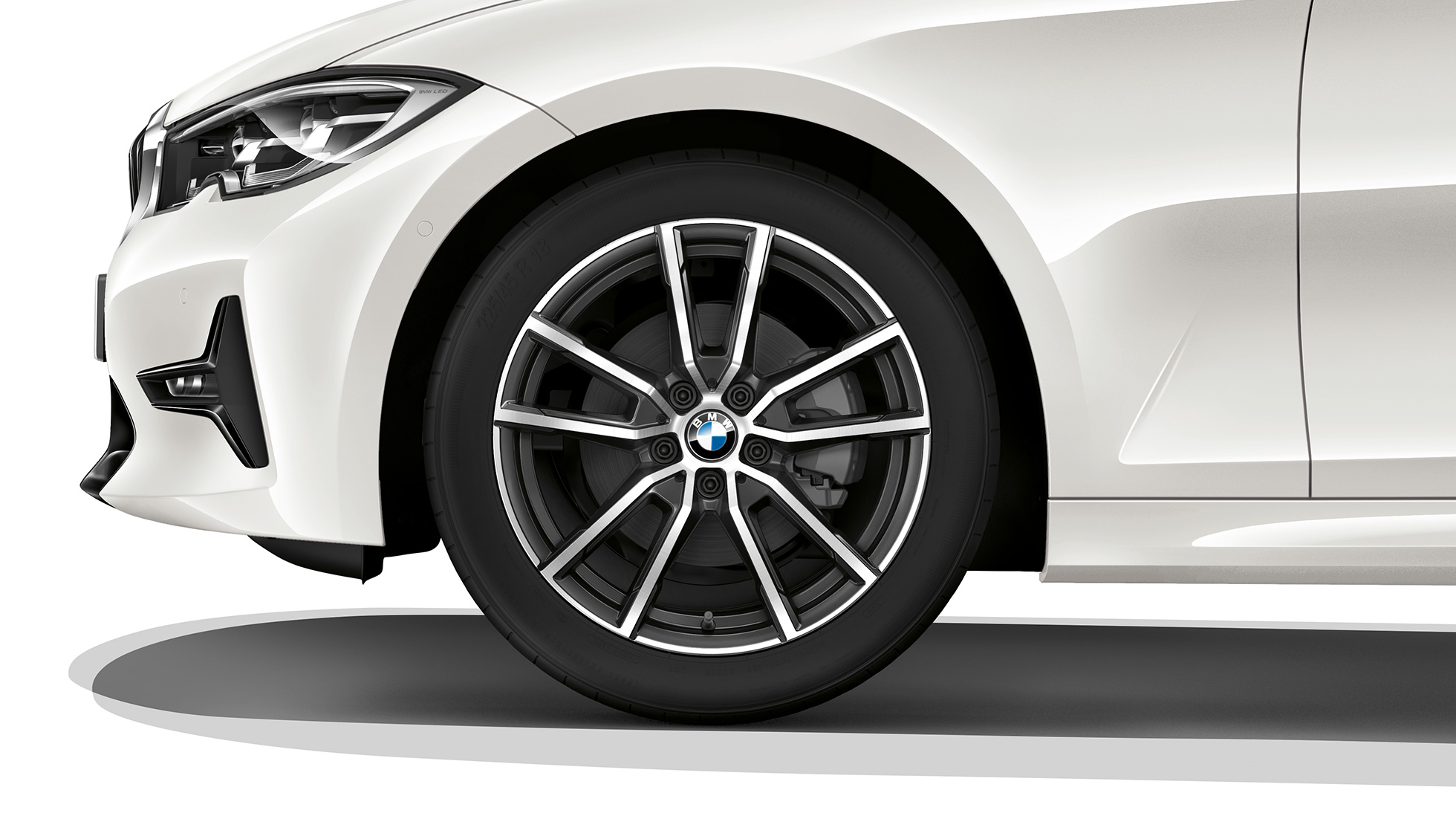 BMW 3-sarjan Sedan, Business Sport -mallin kevytmetallivanne. Lähikuva BMW 3-sarjan Sedanin Business Sport -mallin kevytmetallivanteesta.