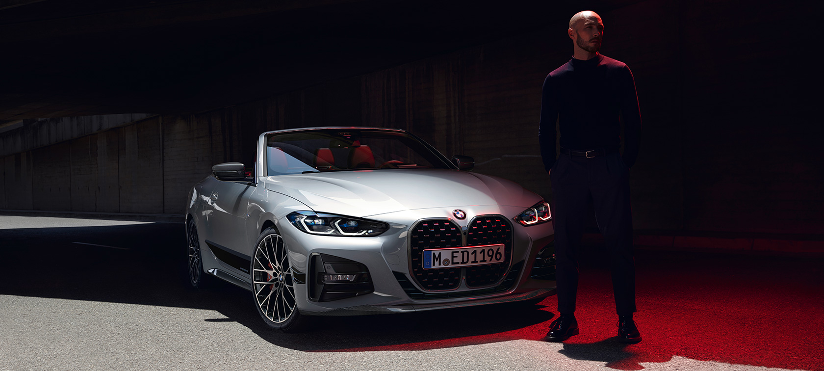 Kolmen neljäsosan näkymä perästä jossa BMW polkupyörätakateline Pro 2.0 BMW 4-sarjan Cabrio G23 2020 BMW 4-sarjan Cabrio G23 2020 metalliväri Sanremo Green kolmen neljäsosan näkymä perästä jossa BMW polkupyörätakateline Pro 2.0