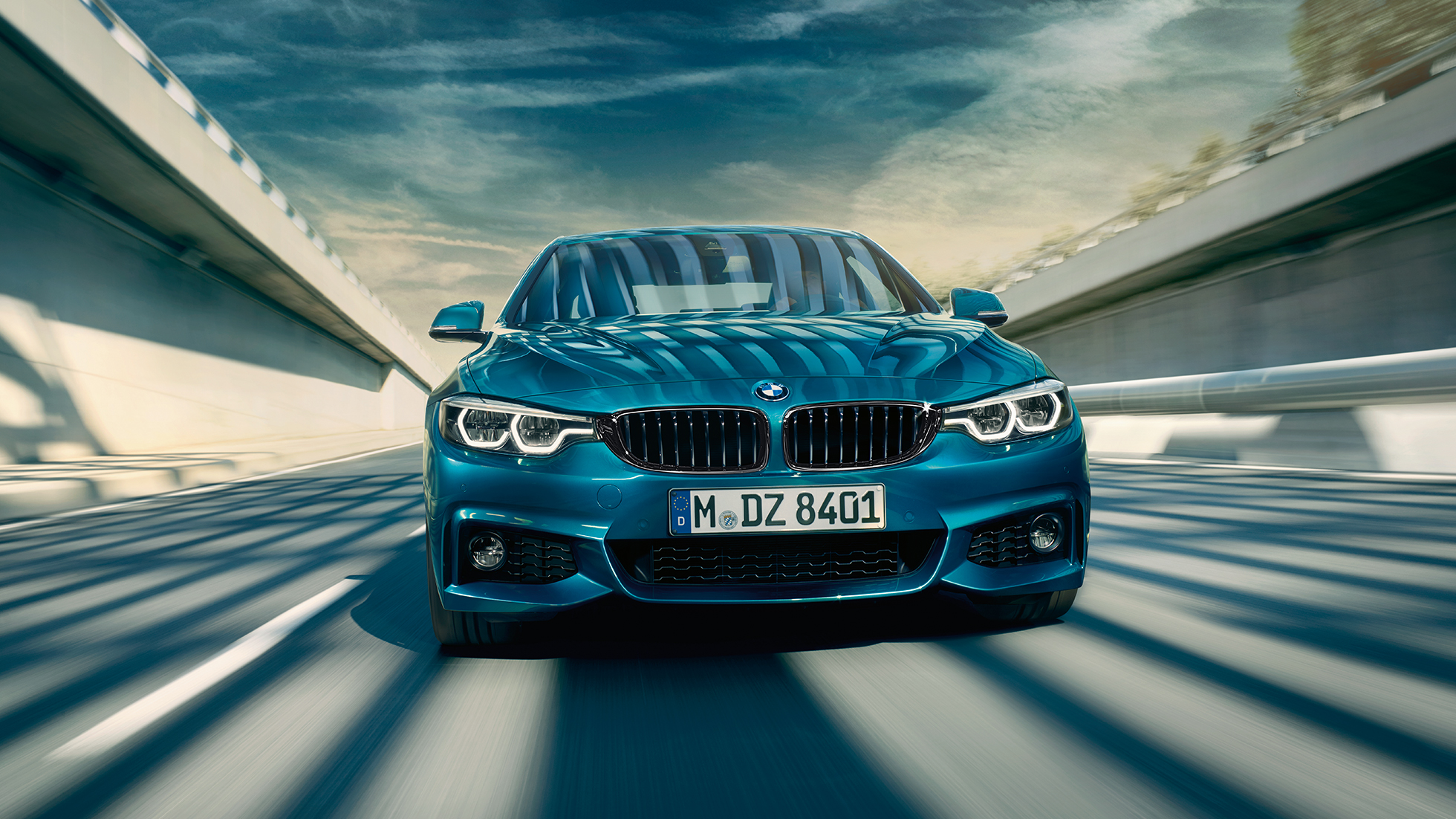 BMW 4-sarjan Coupé, kuva pysähdyksissä olevan auton keulasta BMW 4-sarjan Coupé, kuva pysähdyksissä olevan auton keulasta
