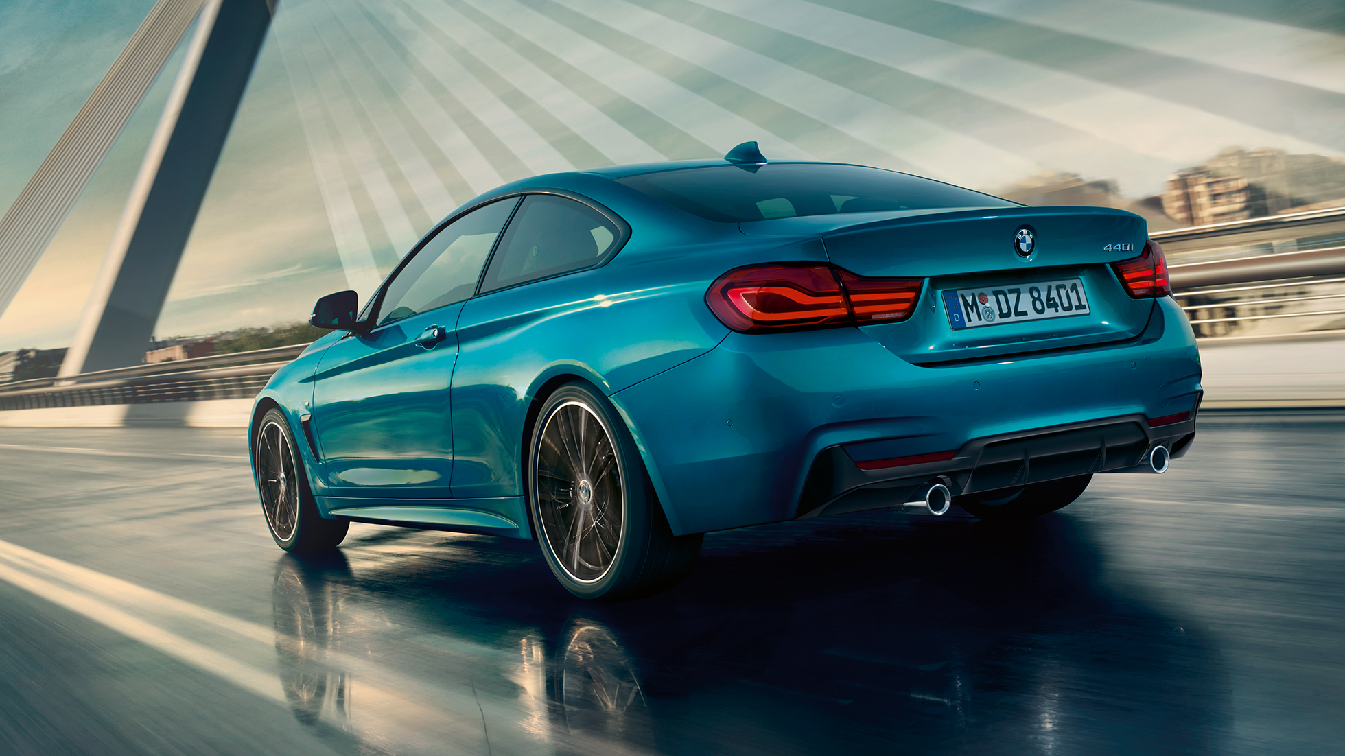 BMW 4-sarjan Coupé, kolme neljäsosan näkymä perästä BMW 4-sarjan Coupé, kolme neljäsosan näkymä perästä