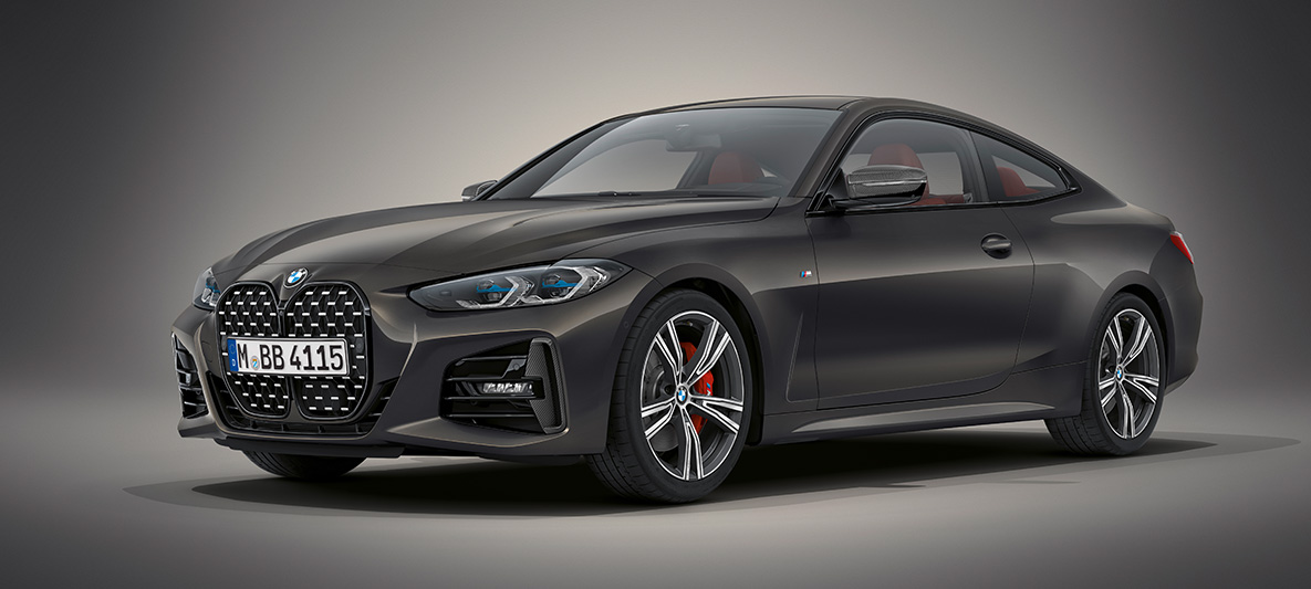 BMW Individual -metalliväri Dravite Grey, BMW 4-sarjan Coupé G22 2020 BMW 4-sarjan Coupé Individual metalliväri Dravite Grey G22 2020, kolmen neljäsosan näkymä pysähtyneenä olevan auton keulasta