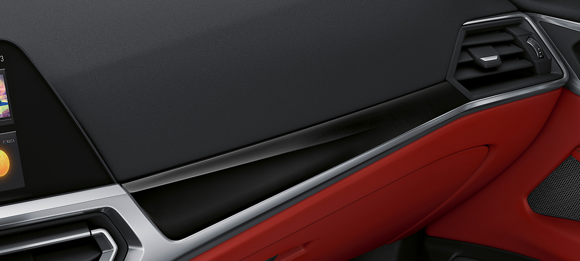 Sisäkoristelistat Piano Finish Black High-gloss, BMW 4-sarjan Coupé 2020 G22 Individual, sisätila BMW Individual -sisäkoristelistat Piano Finish Black korostuksella Pearl Gloss Chrome, BMW 4-sarjan Coupé Individual G22 2020, sisätila