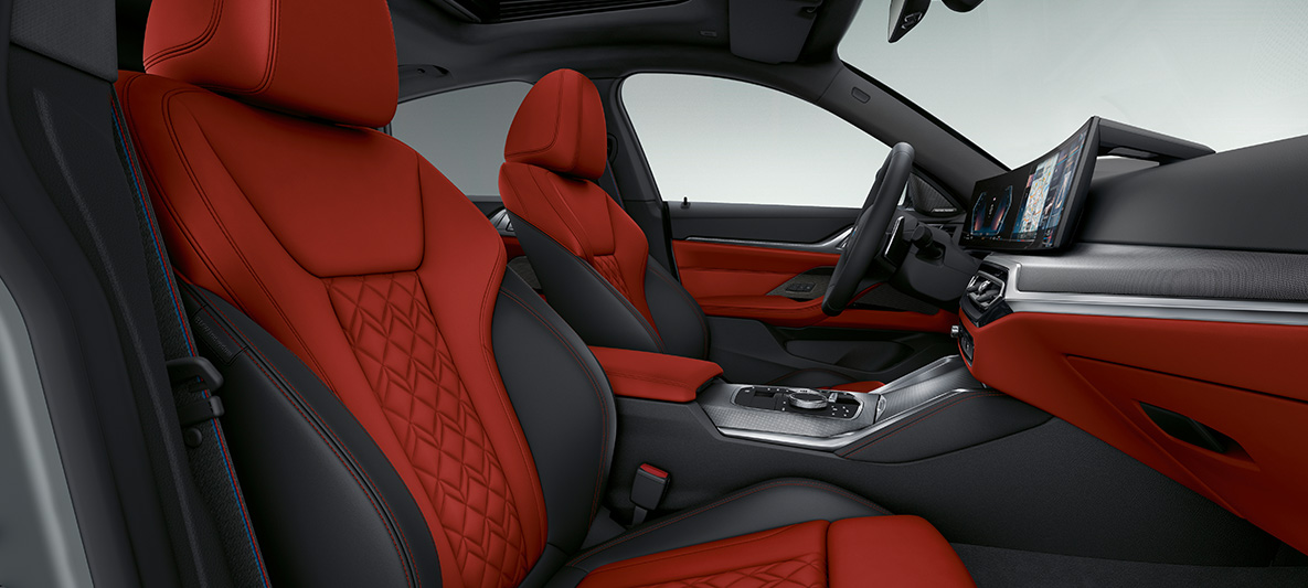 Nahkaverhoilu Merino, värinä Fiona Red / Musta, BMW 4-sarjan Coupé G26 2021 sisätila sisätila Laajennettu BMW Individual -nahkaverhoilu Merino, värinä Fiona Red / Musta, BMW 4-sarjan Coupé G26 2021 sisätila sisätila ohjaamo