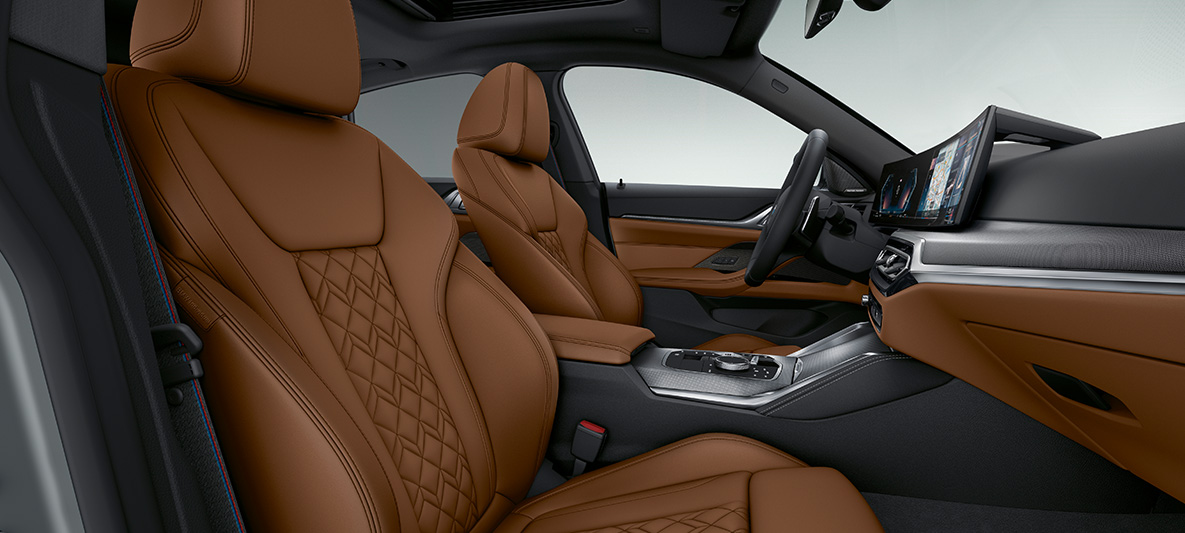 BMW Individual -täysnahkaverhoilu Merino Tartufo BMW 4-sarjan Gran Coupé G26 2021, sisätila BMW Individual -täysnahkaverhoilu Merino Tartufo BMW 4-sarjan Gran Coupé G26 2021 sisätila ohjaamo
