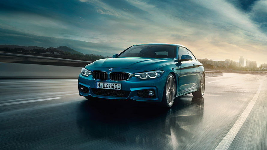 BMW 4-sarjan Coupé F32, kolmen neljäsosan näkymä keulasta tiellä BMW 4-sarja, BMW 4-sarjan Coupé F32, ensimmäinen sukupolvi, kolmen neljäsosan näkymä keulasta tiellä