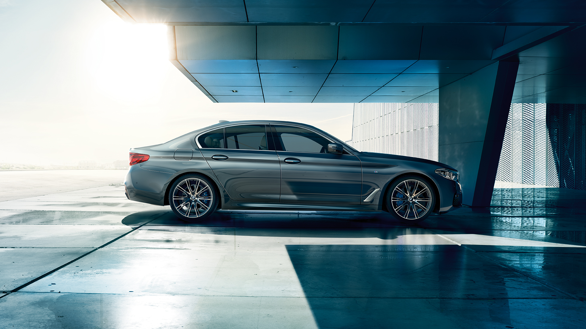 BMW 5-sarjan Sedanin sivunäkymä BMW 5-sarjan Sedan 540i, Sedan G30, metalliväri Bluestone, sivunäkymä