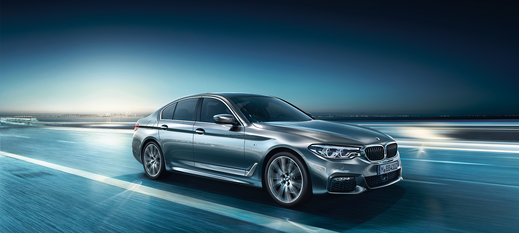 BMW 5-sarjan Sedan BMW 5-sarjan Sedan, uusi 540i, Sedan G30, metalliväri Bluestone, sivunäkymä