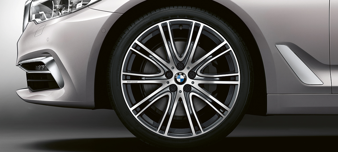 Sport Line, BMW 5-sarjan renkaat ja vanteet Sport Line, BMW 5-sarja, Sedan 540i, Sedan G30, metalliväri Alpine White, renkaat ja vanteet