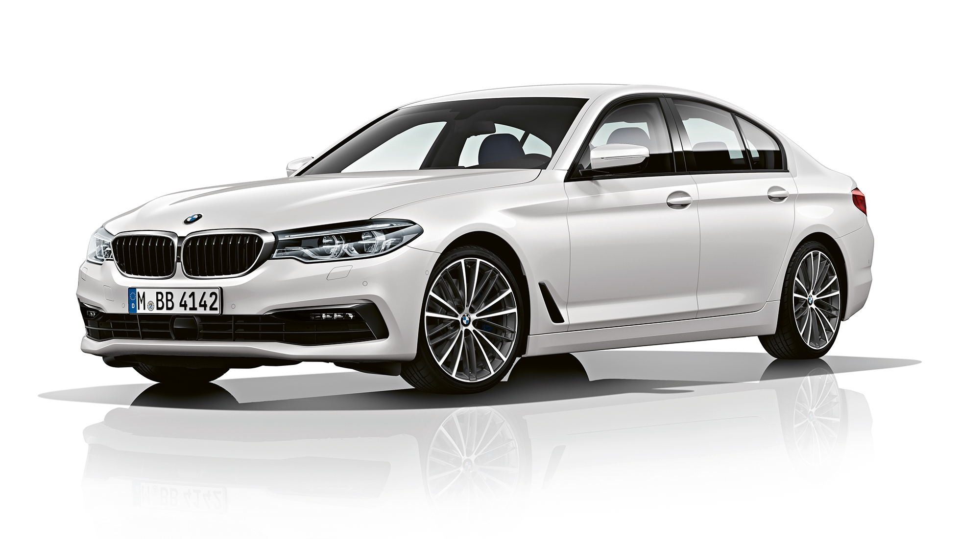Sport Line, kolmen neljäsosan näkymä BMW 5-sarjan Sedanin etuosasta Sport Line, BMW 5-sarja, Sedan 540i, Sedan G30, metalliväri Alpine White, kolmen neljäsosan näkymä etuosasta