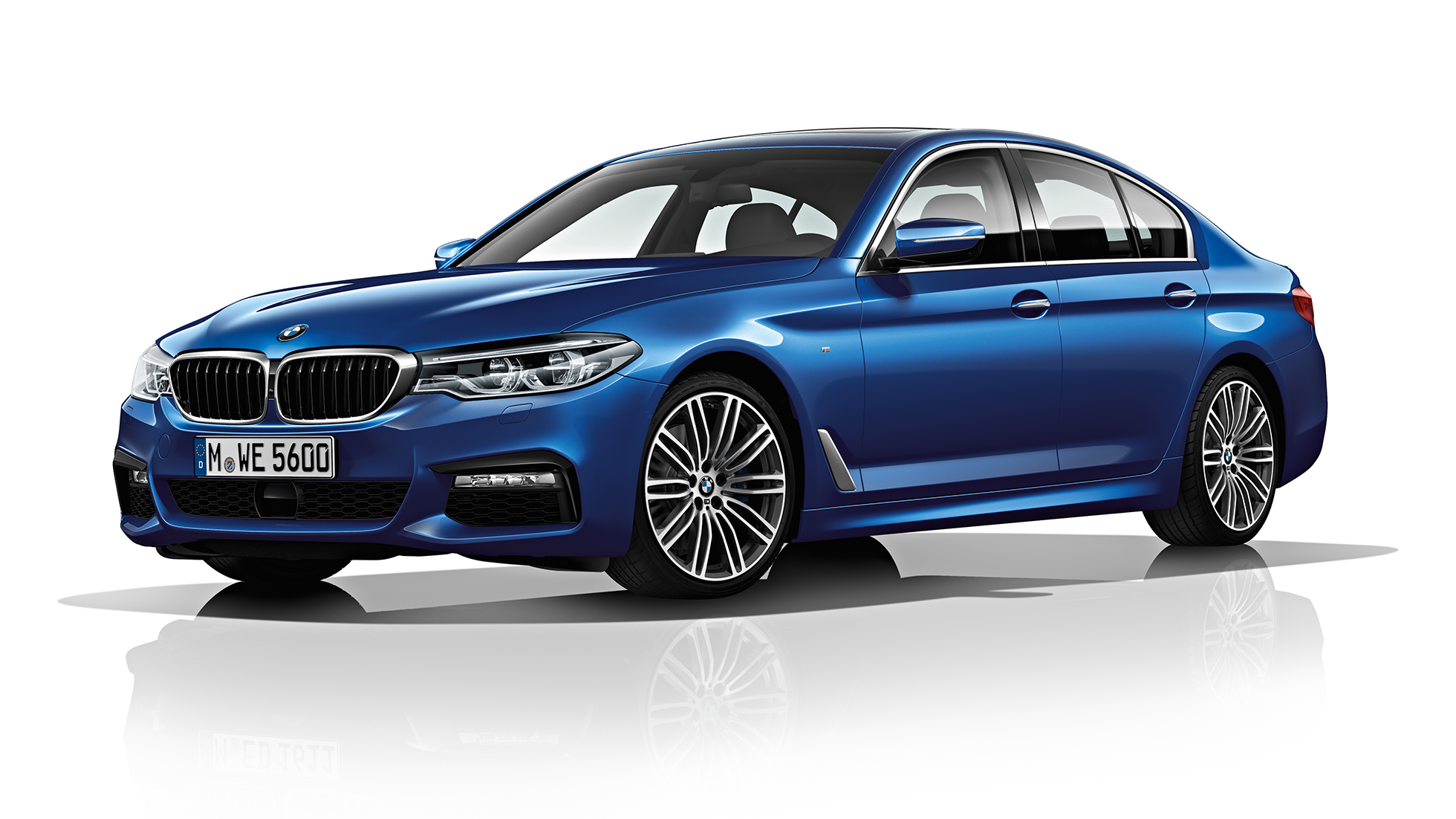 M Sport -paketti, kolmen neljäsosan näkymä BMW 5-sarjan Sedan 540i Sedan etuosasta M Sport -paketti, BMW 5-sarja, Sedan 540i, Sedan G30, metalliväri Mediterranean Blue, kolmen neljäsosan näkymä etuosasta