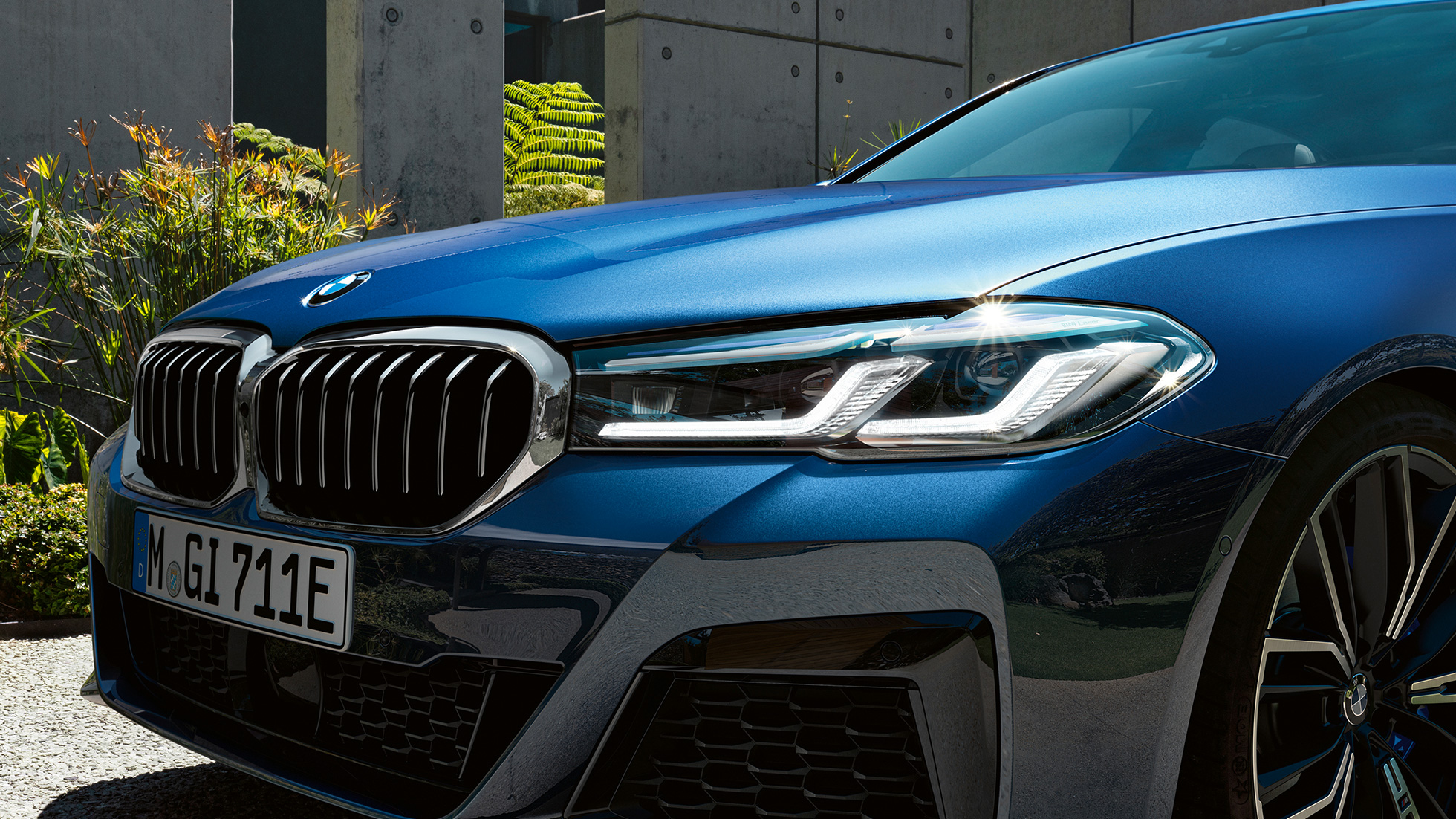 BMW-laserajovalot BMW 5-sarjan Sedan G30 BMW-laserajovalot BMW 5-sarjan Sedan G30 Facelift 2020 Phytonic Blue lähikuva edestä