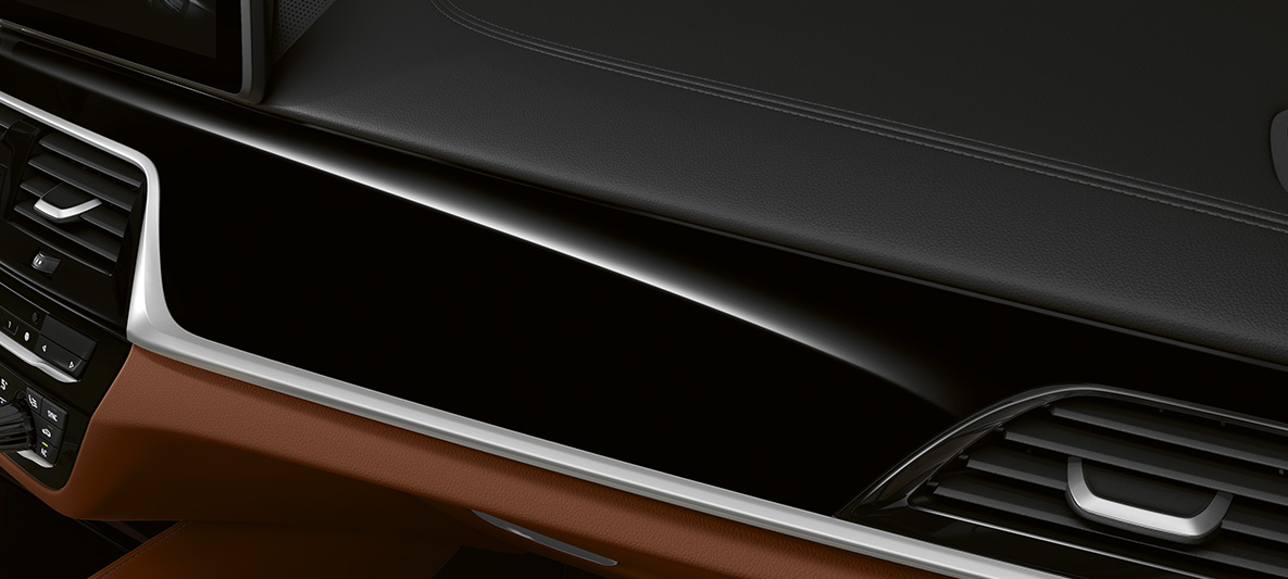 Sisälistat BMW 5-sarjan Sedan G30 Individual sisätila Sisälistat BMW 5-sarjan Sedan Individual G30 Facelift 2020 sisätila ohjaamo