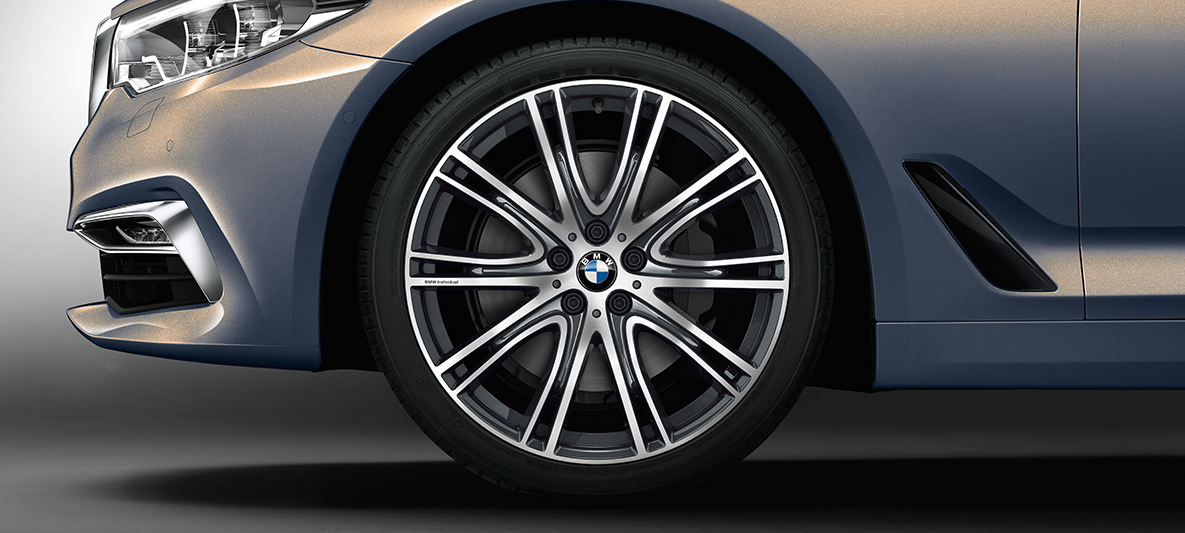 BMW 5-sarjan Touringin BMW Individual -vanteet BMW Individual, BMW 5-sarjan Touring G31, metalliväri Champagne Quarz, vanteet