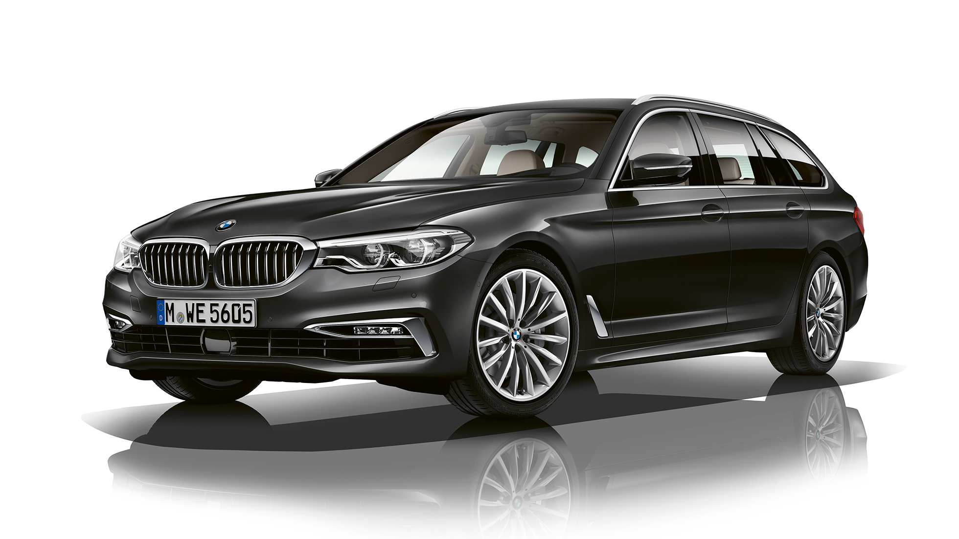 Business Luxury, kolmen neljäsosan näkymä BMW 5-sarjan Touringin etuosasta Business Luxury BMW 5-sarjan Touring 540i xDrive Touring G31, metalliväri Sophisto Grey Brilliant Effect, kolmen neljäsosan näkymä etuosasta