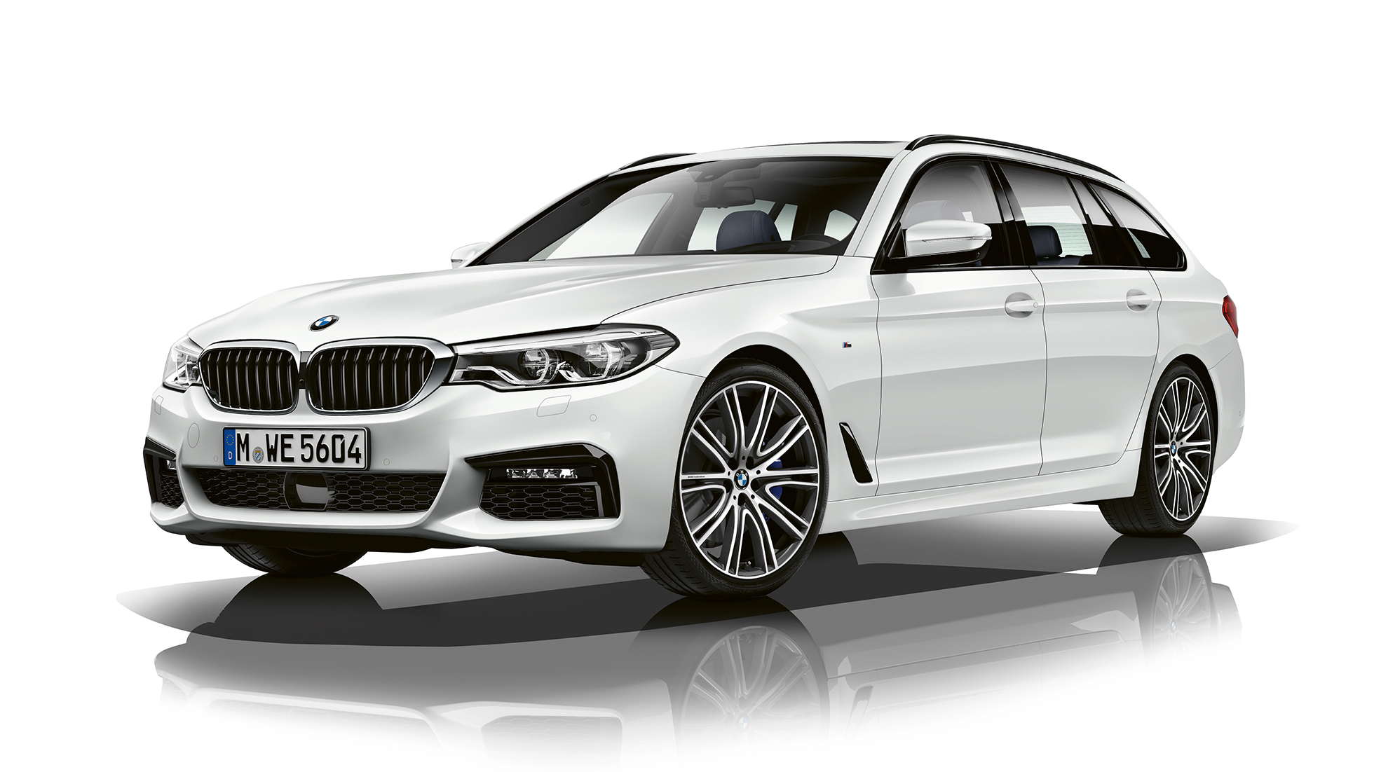 M Sport -paketti, kolmen neljäsosan näkymä BMW 5-sarjan Touringin etuosasta M Sport -paketti BMW 5-sarjan Touring 530d xDrive Touring G31, Alpine White, kolmen neljäsosan näkymä etuosasta