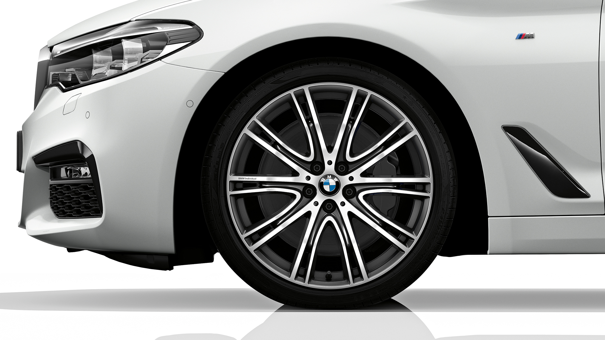 M Sport -paketti, BMW 5-sarjan Touringin renkaat ja vanteet M Sport -paketti BMW 5-sarjan Touring 530d xDrive Touring G31 Alpine White, renkaat ja vanteet