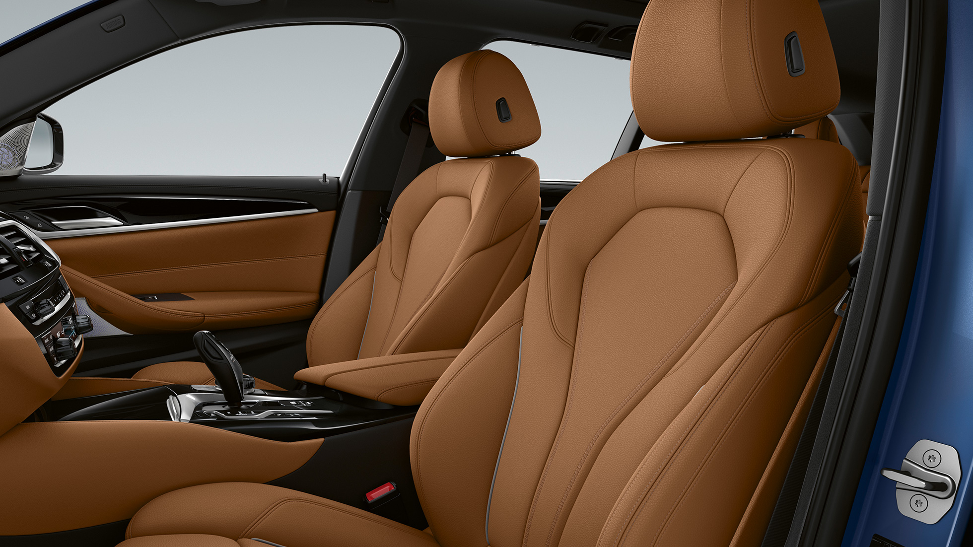 Verhoilu BMW 5-sarjan Touring G31 M Sport -paketti Verhoilu Dakota-nahka Cognac Exclusive-saumoin ja kontrastikoristeompeleet, BMW 5-sarjan Touring 530e G31 2020 M Sport -paketti sisätila