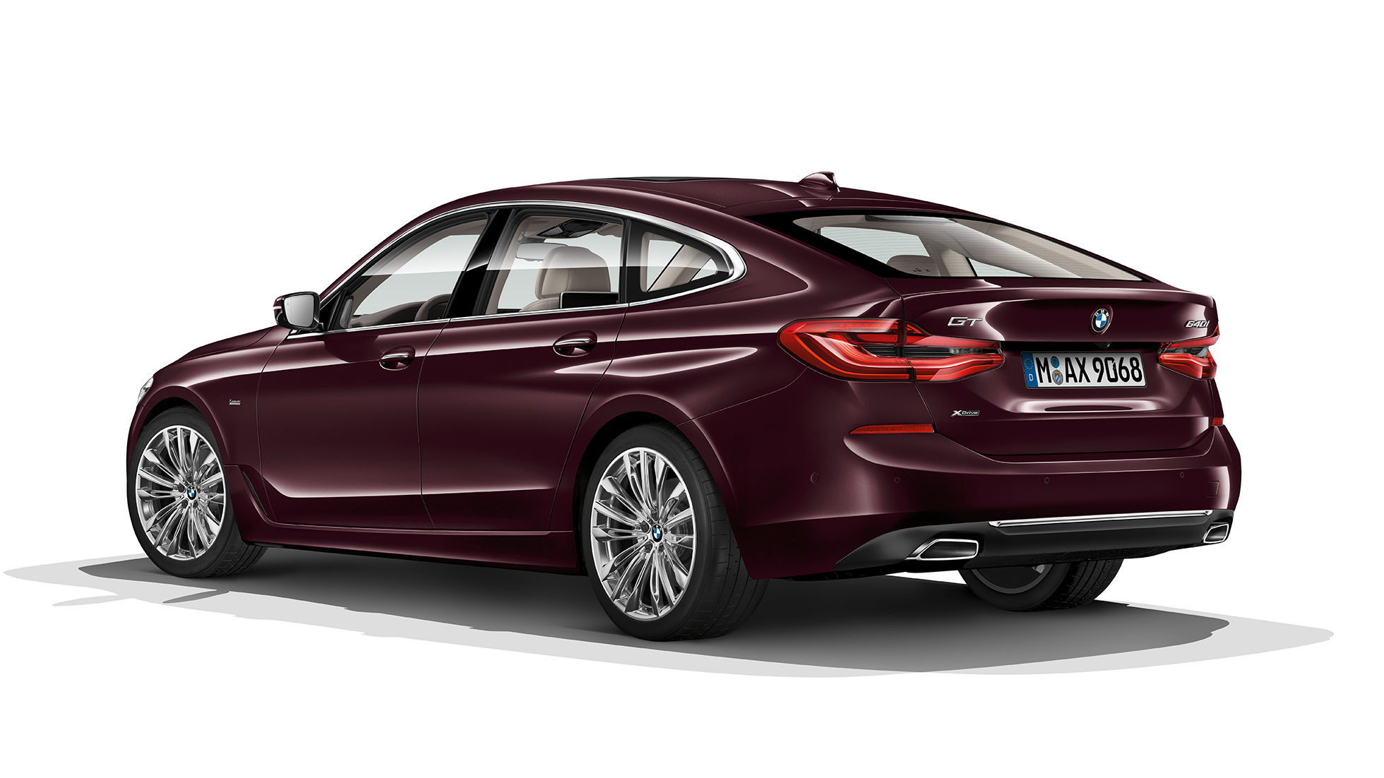 BMW 6-sarjan Gran Turismo G32, Business Luxury, kolmen neljäsosan näkymä takaosasta BMW 6-sarjan Gran Turismo G32 2017, Business Luxury, Royal Burgundy Red, kolmen neljäsosan näkymä takaosasta