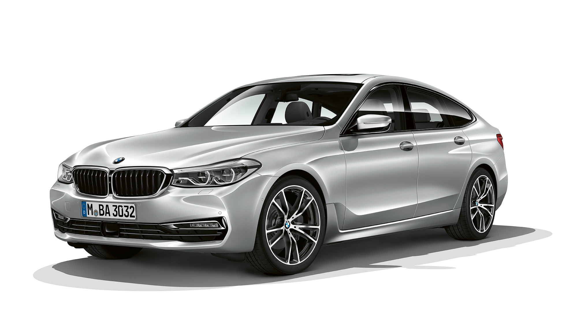 BMW 6-sarjan Gran Turismo G32, Sport Line, kolmen neljäsosan näkymä keulasta BMW 6-sarjan Gran Turismo G32 2017, Sport Line, metalliväri Business Sport Glacier Silver White, kolmen neljäsosan näkymä keulasta