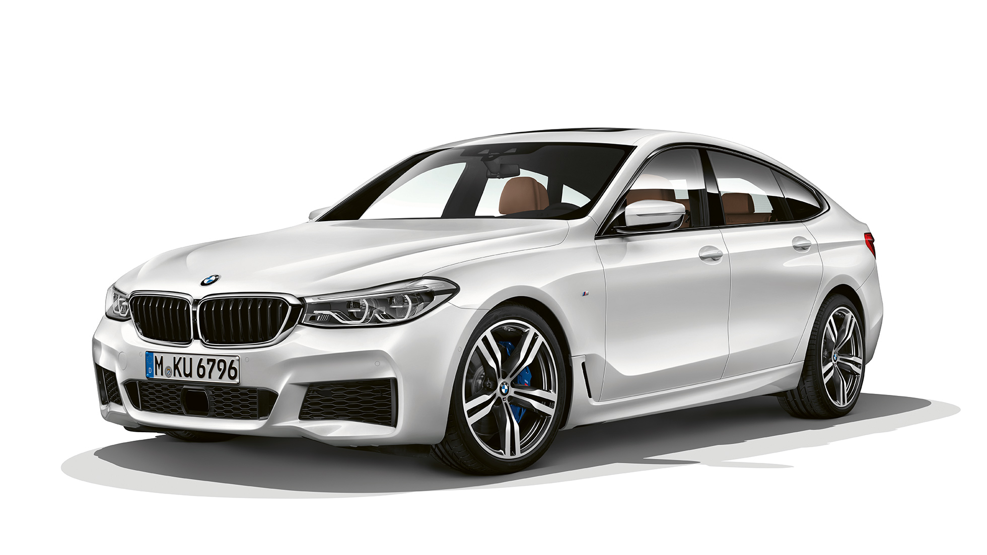 BMW 3-sarjan Gran Turismo G32, M Sport -paketti, kolmen neljäsosan näkymä keulasta BMW 6-sarjan Gran Turismo G32 2017, M Sport -paketti, metalliväri Mineral White, kolmen neljäsosan näkymä keulasta