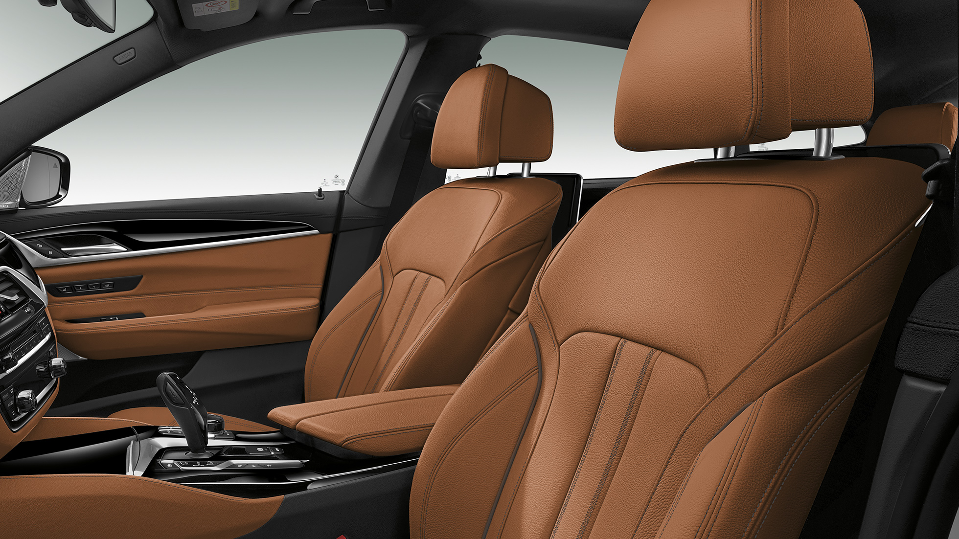 BMW 6-sarjan Gran Turismo G32 M Sport -paketti, sisätila Kuljettajan ja etumatkustajan urheiluistuimet, BMW 6-sarjan Gran Turismo G32 2017 M Sport -paketti, sisätila