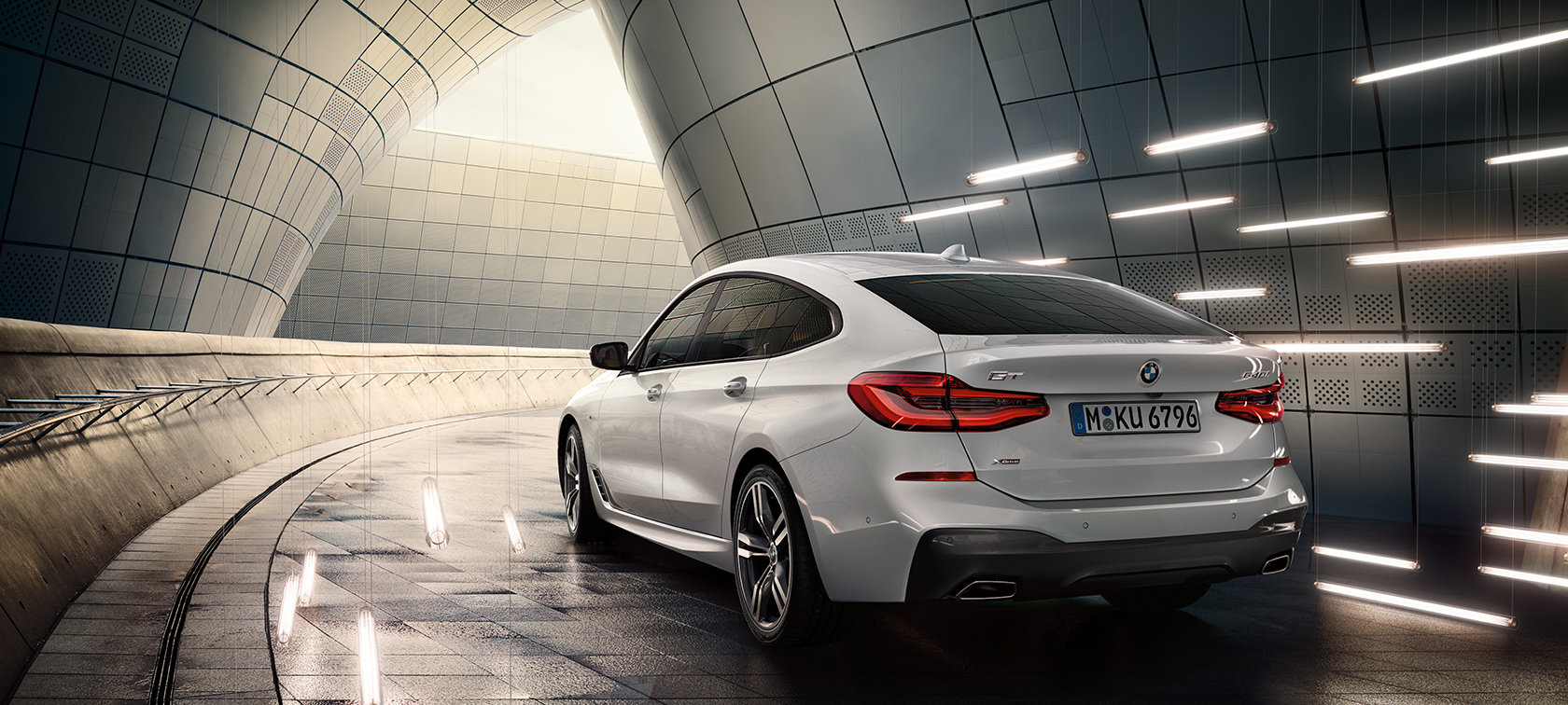 BMW 3-sarjan Gran Turismo G32, kolmen neljäsosan näkymä takaosasta BMW 6-sarjan Gran Turismo G32 2017 metalliväri Mineral White, kolmen neljäsosan näkymä takaosasta