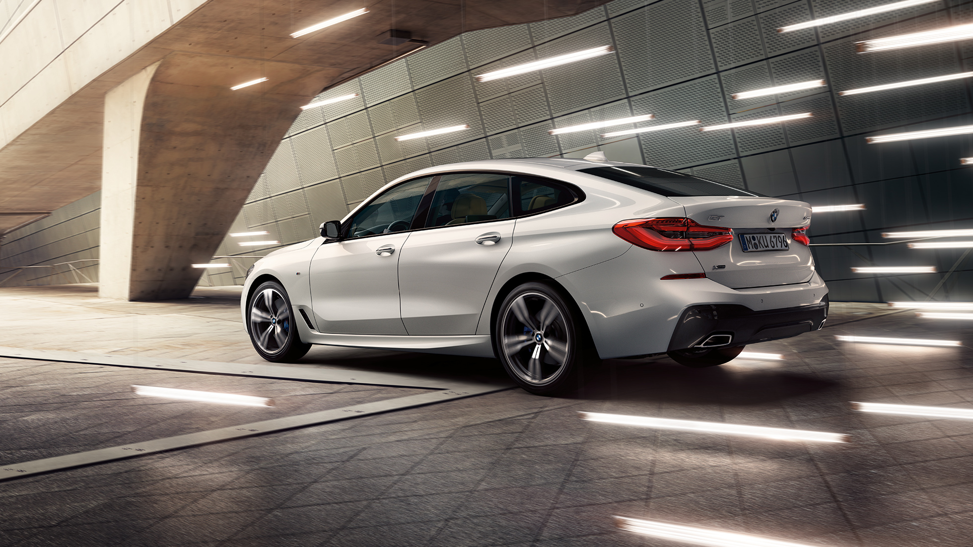 BMW 3-sarjan Gran Turismo G32, kolmen neljäsosan näkymä takaa BMW 6-sarjan Gran Turismo G32 2017 metalliväri Mineral White, kolmen neljäsosan näkymä takaa