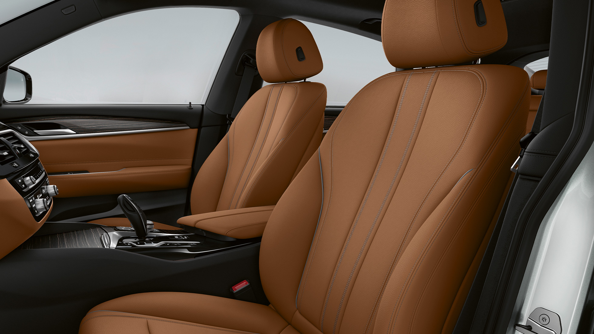 Verhoilu BMW 6-sarjan Gran Turismo perusvarustelu G32 2020 Verhoilu Dakota-nahka Cognac/musta BMW 6-sarjan Gran Turismo G32 620d 2020 perusvarustelu sisätila