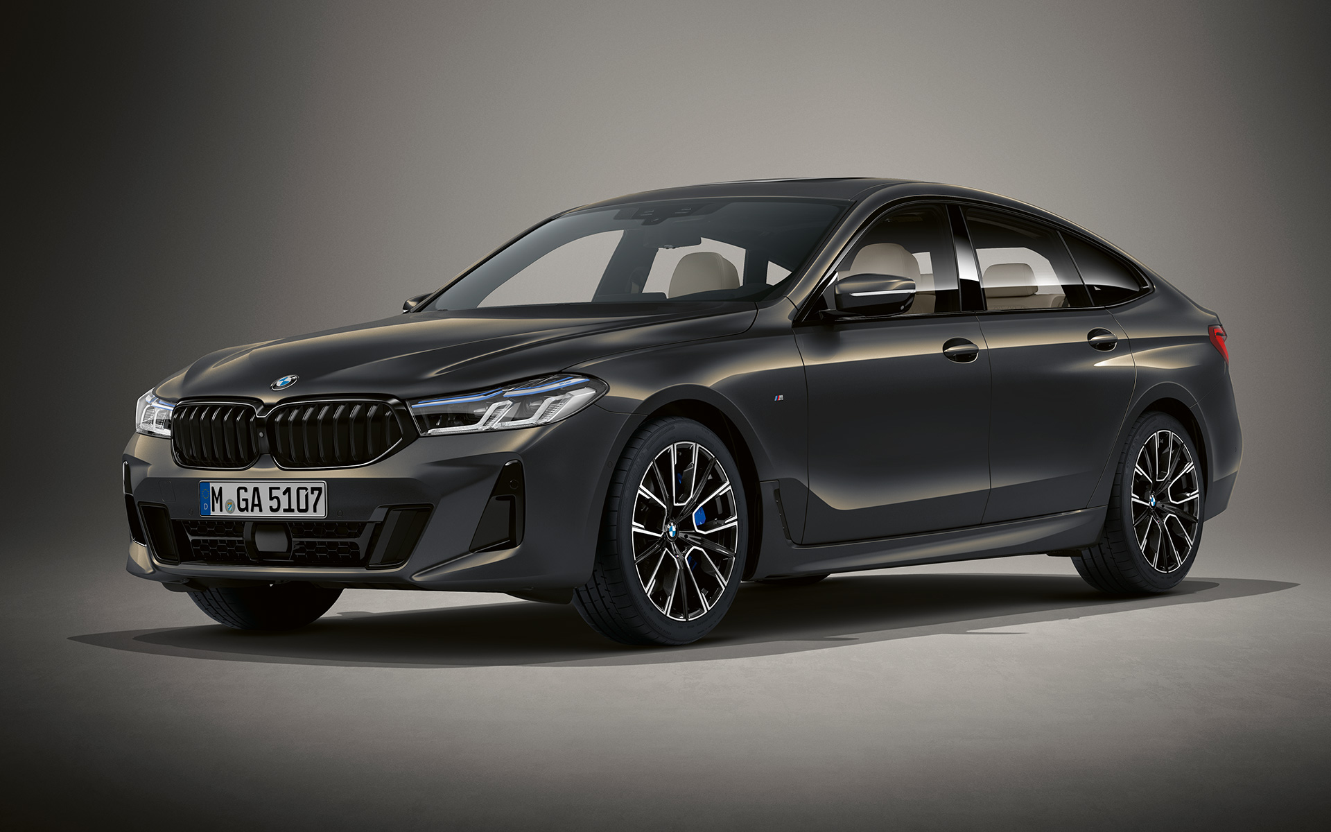 BMW Individual -ulkoväri metalliväri Dravite Grey BMW 6-sarjan Gran Turismo G32 2020 BMW Individual -ulkoväri metalliväri Dravite Grey BMW 6-sarjan Gran Turismo G32 2020 kolmen neljäsosan etuosa pysähtyneenä