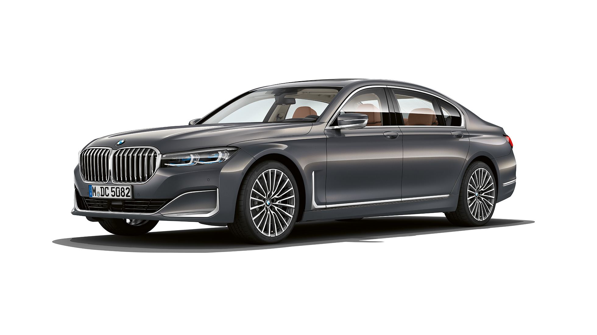 BMW 7-sarjan Sedanin, jossa Pure Excellence -ulkovarustepaketti, kolme neljäsosan näkymä edestä Kolme neljäsosan näkymä harmaan BMW 7-sarjan Sedanin etuosasta, jossa Pure Excellence -ulkovarustepaketti