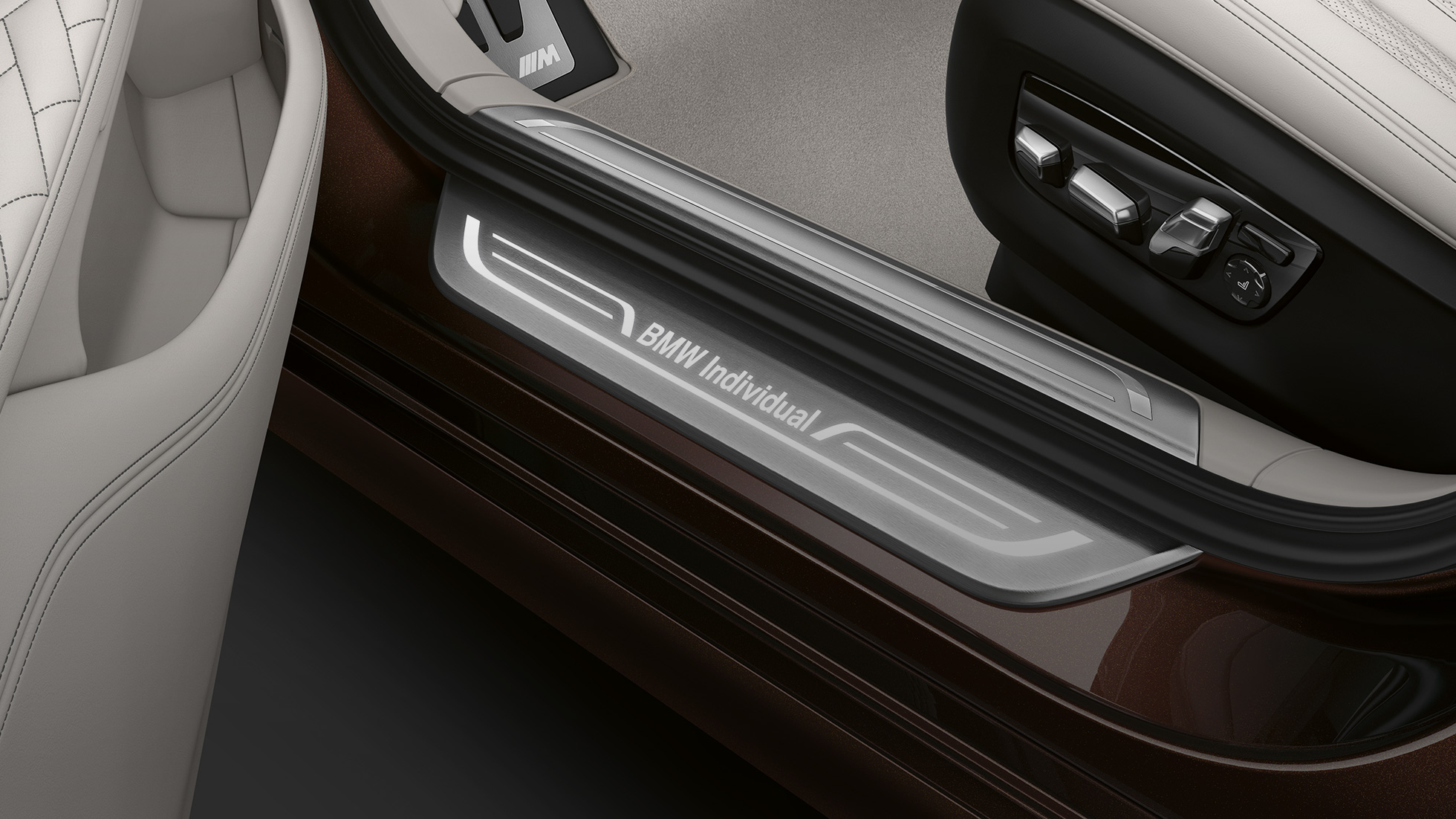 BMW Individual 7-sarjan Sedanin kynnyslista BMW 7-sarjan Sedan: Kynnyslista, joissa BMW Individual -tekstilogo