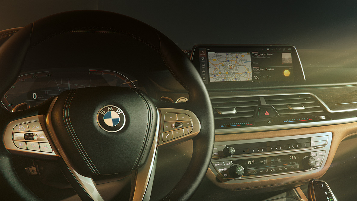 BMW 7-sarjan Sedan ja BMW ohjelmiston etäpäivitys BMW Remote Software Upgrade: Lähikuva mittaristosta