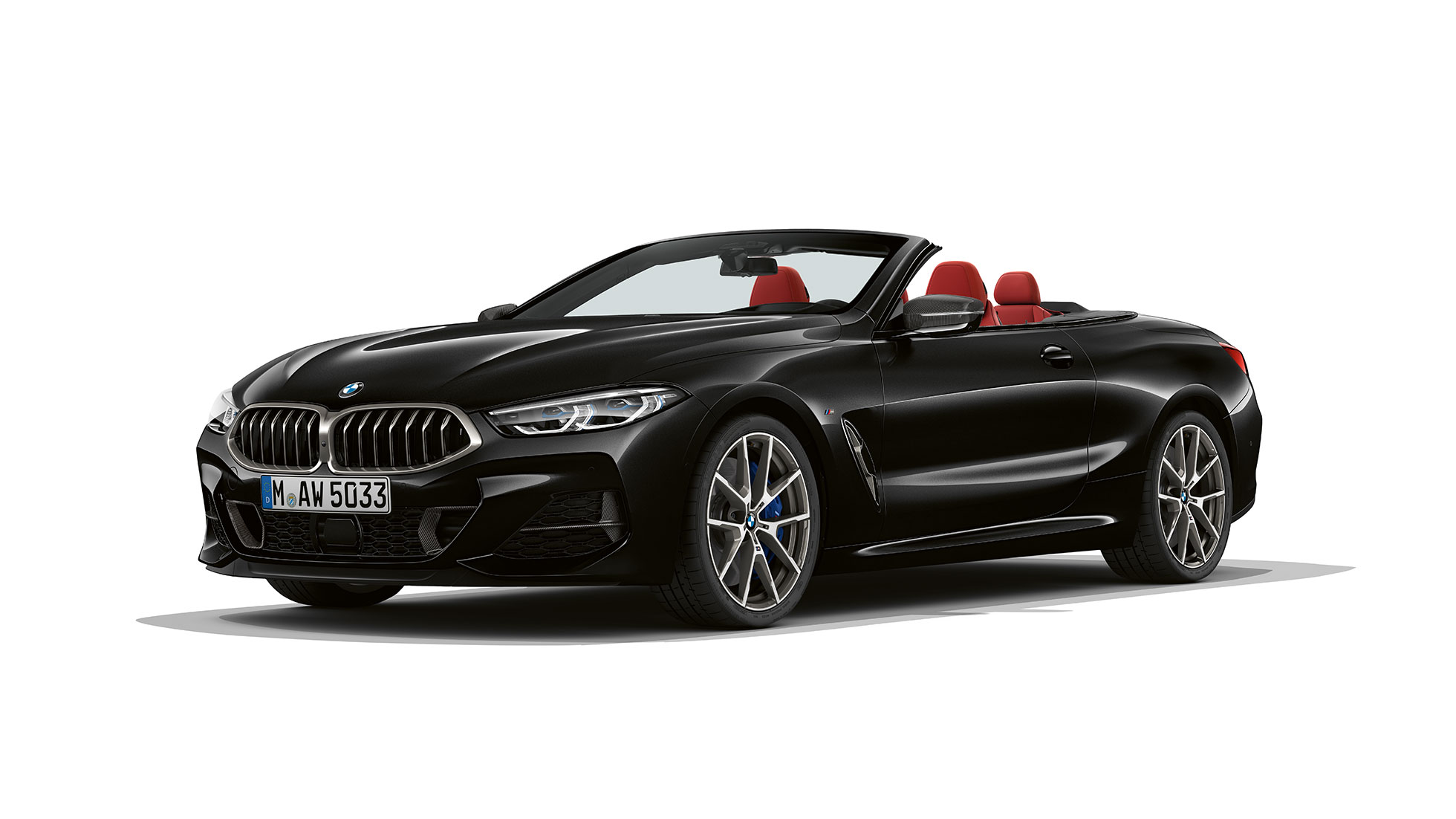 BMW M850i xDrive, Carbon Black -metalliväri, kolmeneljäsosakuva edestäpäin. BMW M850i xDrive, Carbon Black -metalliväri, kolmeneljäsosakuva edestäpäin.