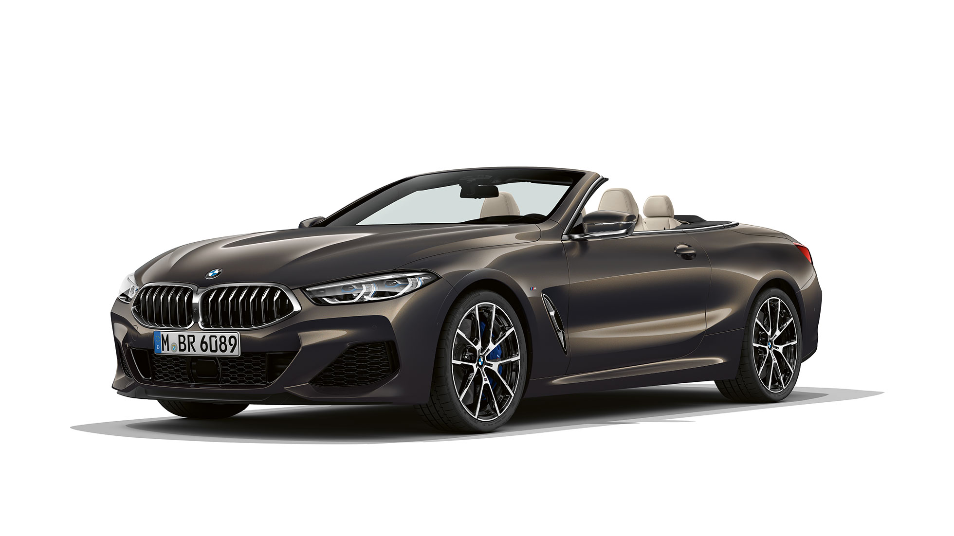 BMW M850i xDrive, Dravit Grey -metalliväri, kolmeneljäsosakuva edestäpäin. BMW M850i xDrive, Dravit Grey -metalliväri, kolmeneljäsosakuva edestäpäin.
