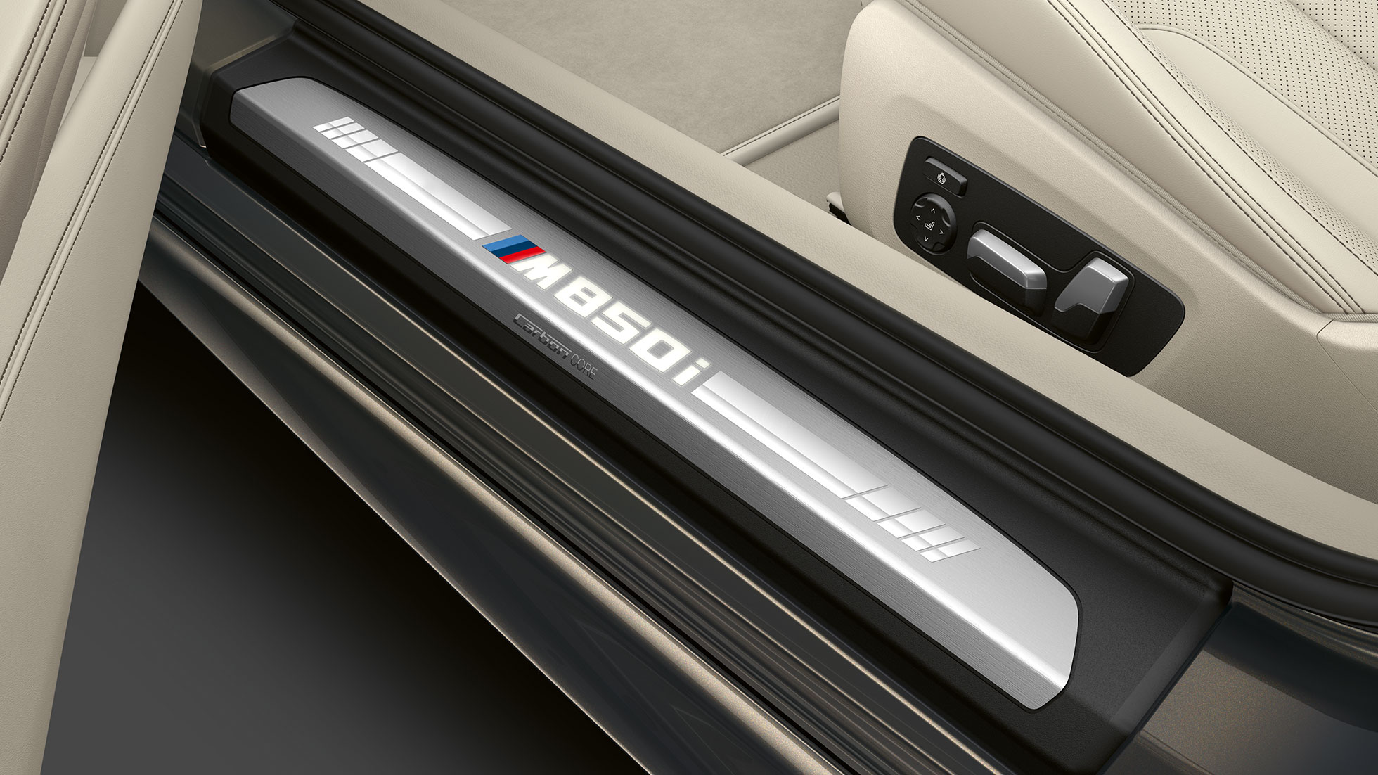 BMW M850i xDrive, Dravit Grey -metalliväri, kynnyslista. BMW M850i xDrive, Dravit Grey -metalliväri, kynnyslista.