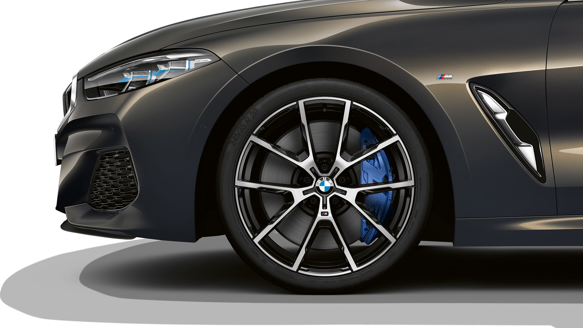 BMW M850i xDrive, Dravit Grey -metalliväri, 20-tuumaiset kevytmetallivanteet Multi-spoke 728 M. BMW M850i xDrive, Dravit Grey -metalliväri, 20-tuumaiset kevytmetallivanteet Y-spoke 728 M.