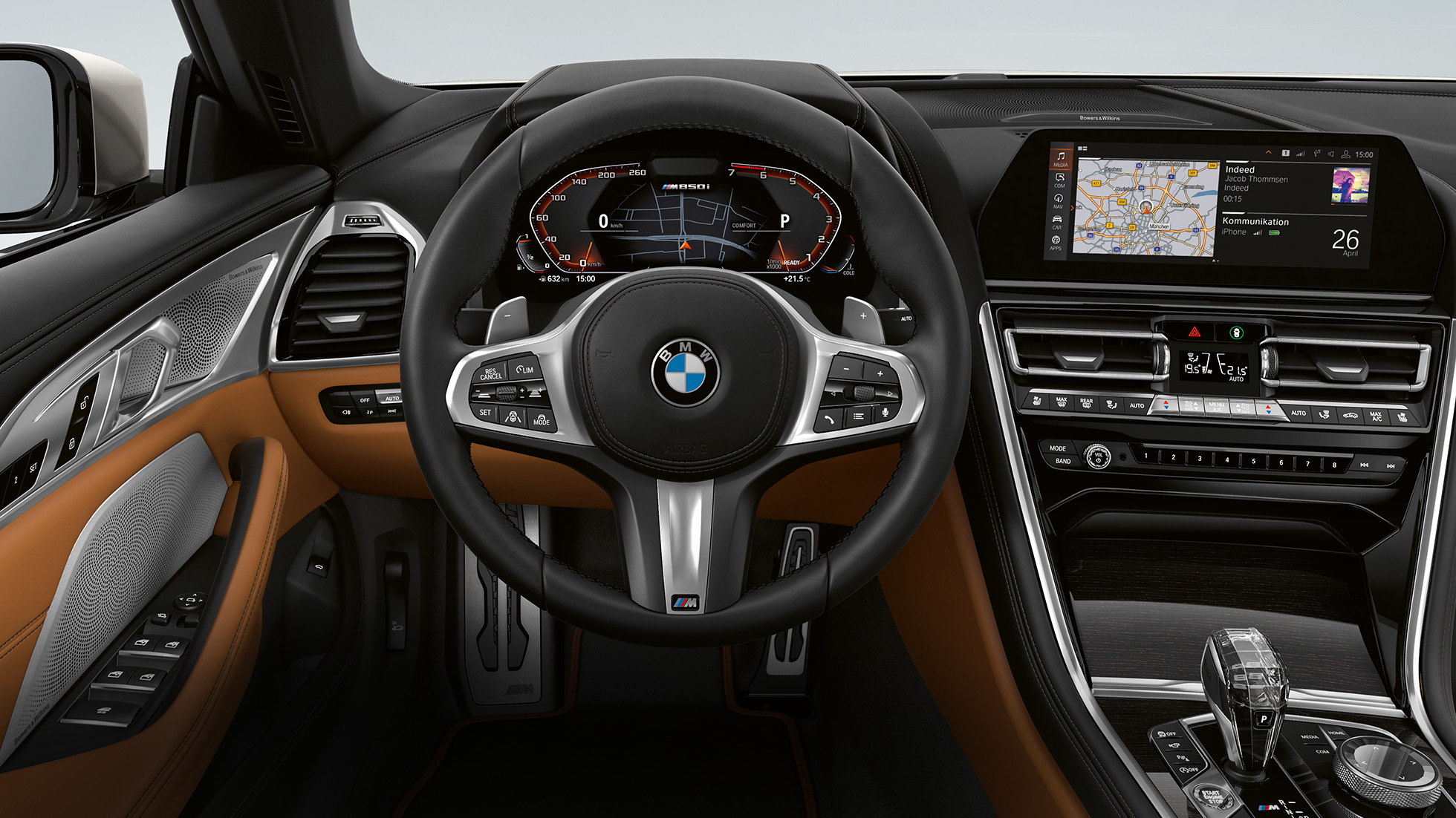 BMW M850i xDrive, nahkainen M ohjauspyörä jossa vaihdekatkaisimet ja monitoiminäppäimet. BMW M850i xDrive, nahkainen M ohjauspyörä jossa vaihdekatkaisimet ja monitoiminäppäimet.