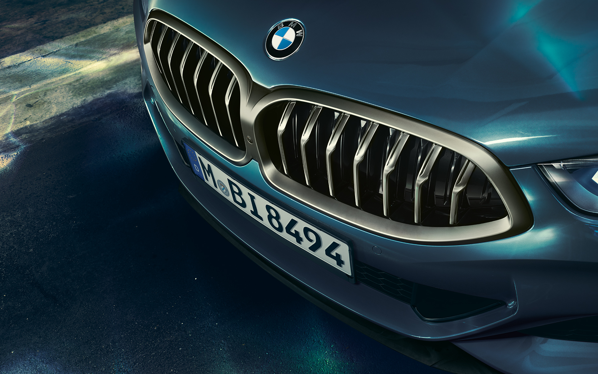 BMW 8-sarjan Coupé, keula Lähikuva BMW 8-sarjan Coupén keulasta.