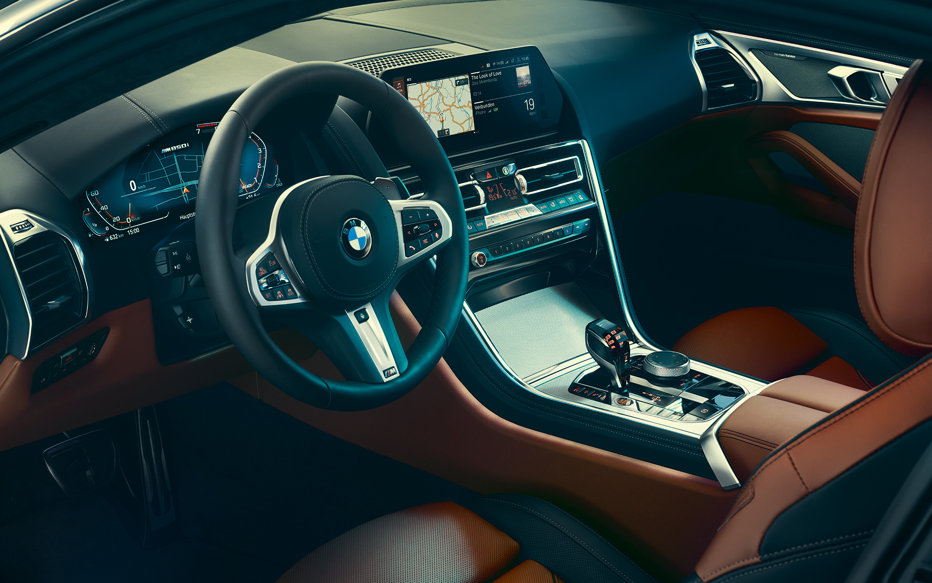 BMW 8-sarjan Coupé, ohjauspyörä BMW 8-sarjan Coupén sisätila, keskipisteenä ohjauspyörä.