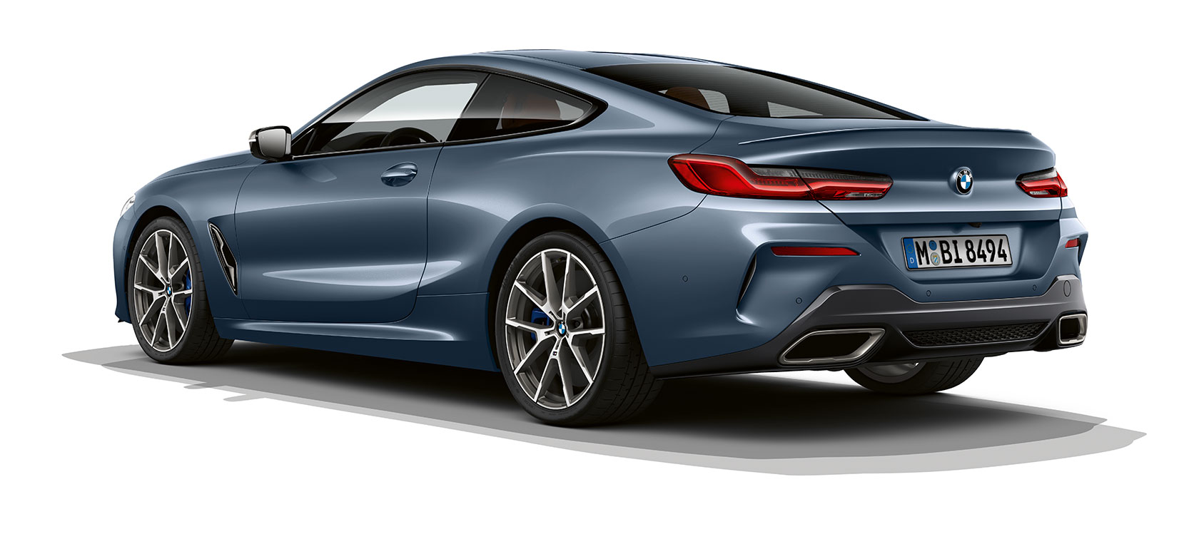 BMW 8-sarjan Coupé, metalliväri Barcelona Blue. BMW 8-sarjan Coupé, metalliväri Barcelona Blue, 3/4-näkymä perästä.