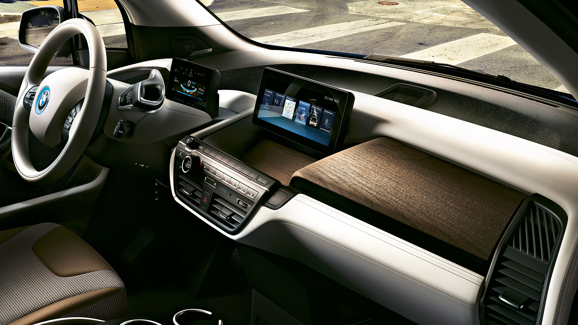 BMW i3 2018, sisätila BMW i3 I01 2018, sisätilan monitoiminäyttö