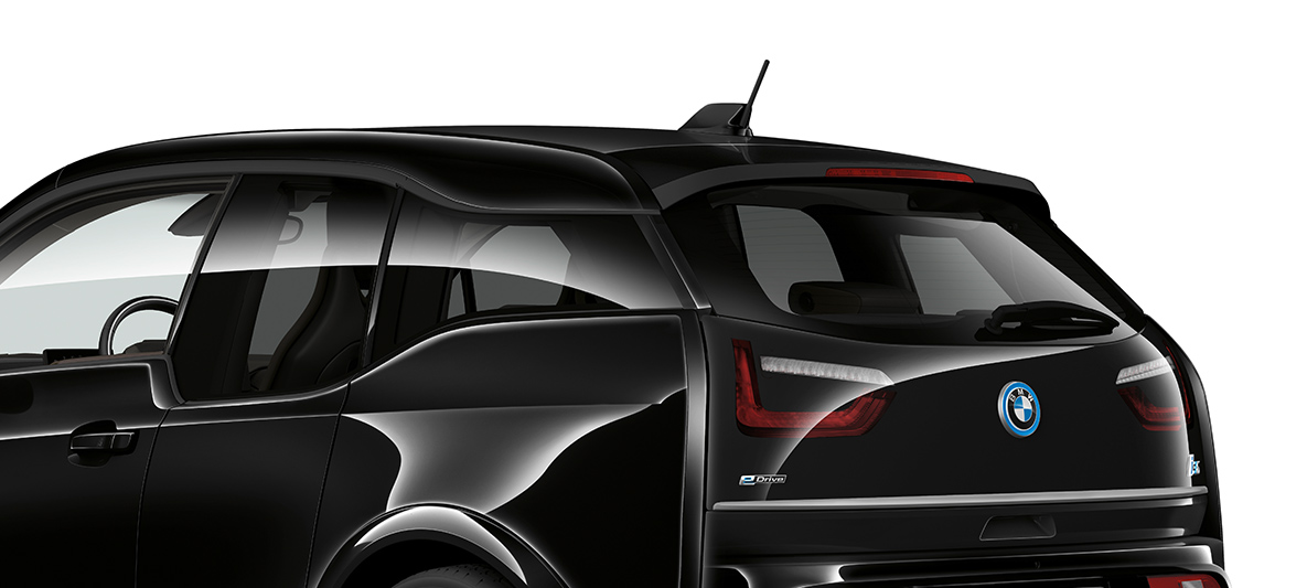 BMW i3s Edition RoadStyle 2019, 3/4-näkymä perästä BMW i3s Edition RoadStyle 2019 I01 Fluid Black, jossa E-Copper-korostukset, 3/4-näkymä perästä