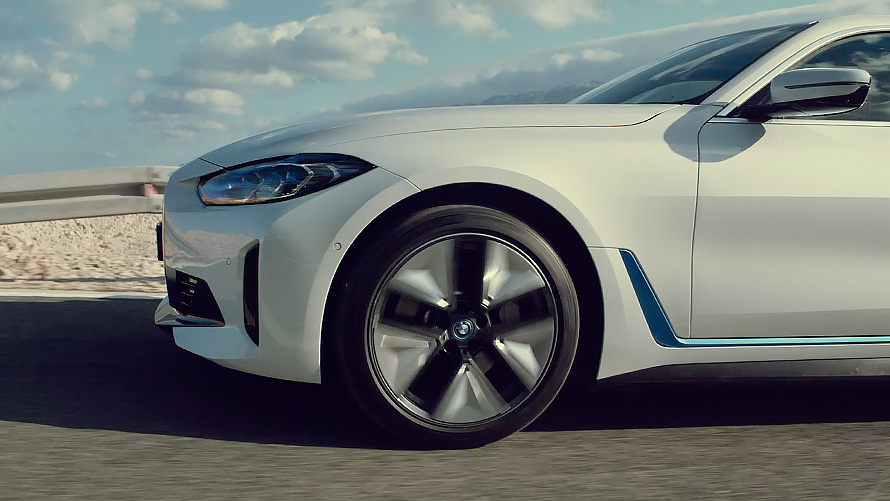 Täyssähköisen BMW i4 M50:n suorituskyky ja kiihdytys videolla G26 2021 Täyssähköisen BMW i4 M50:n suorituskyky ja kiihdytys videolla G26 2021